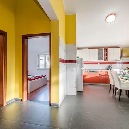 Сasa de vacaciones House Danica *